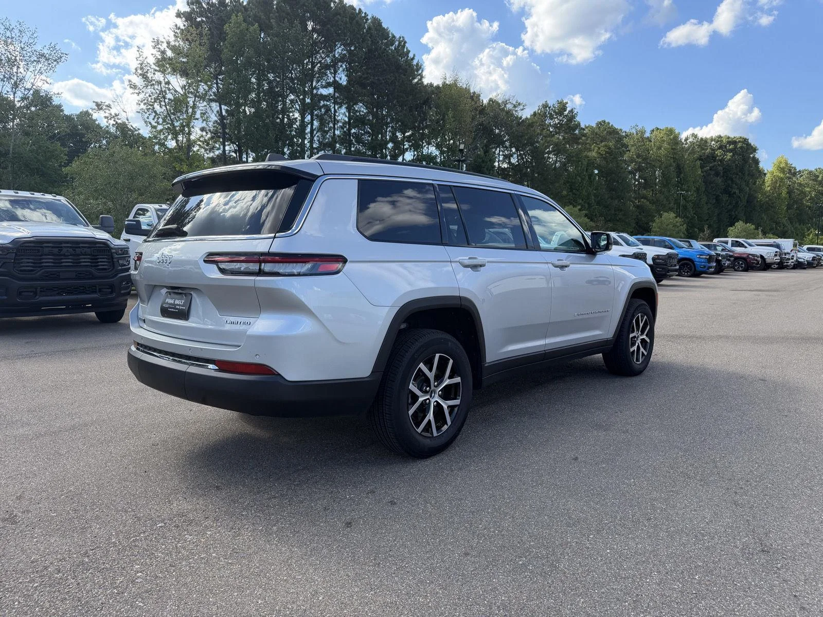 Used 2025 Silver Zynith Jeep Limited image 6