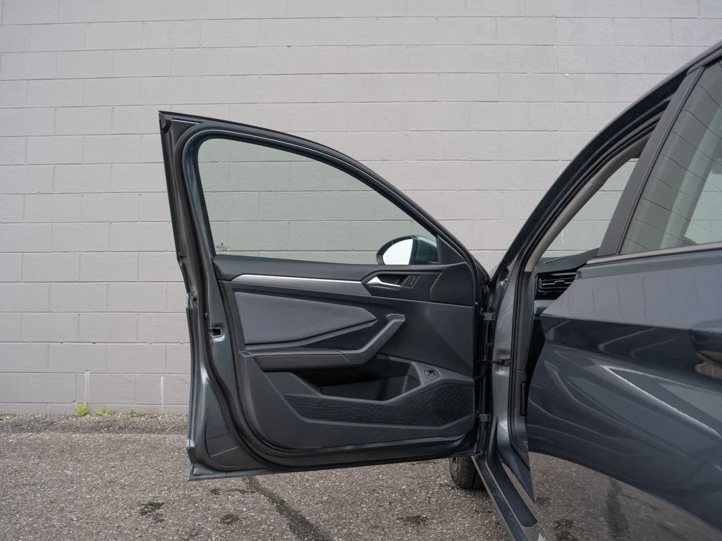 Used 2025 Gray Volkswagen 1.5T SE image 14
