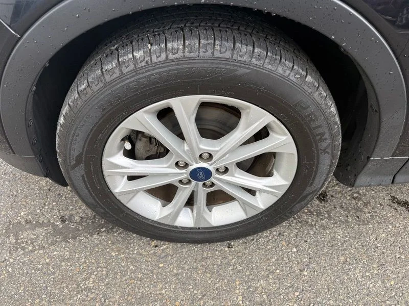 Used 2019 Black Ford SE image 16