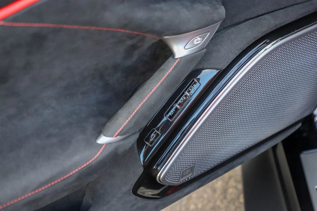 Used 2025 Nero Ferrari Spider image 61