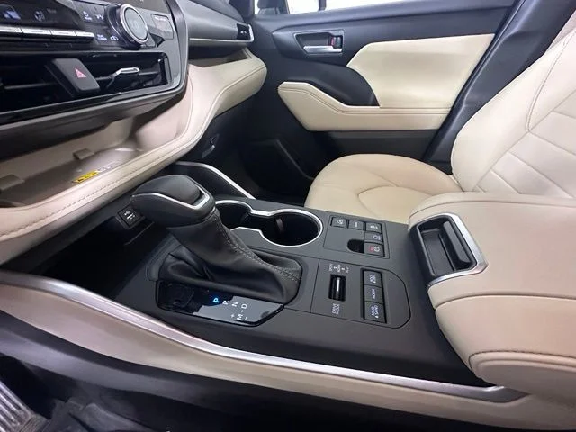 Used 2025 Beige Toyota XLE image 33
