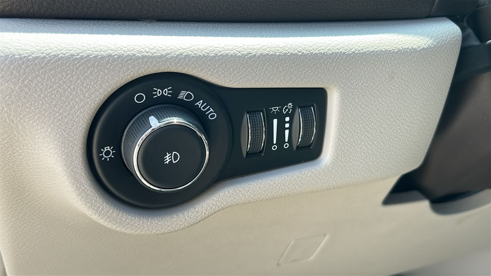 Used 2021 White Chrysler Touring L image 25