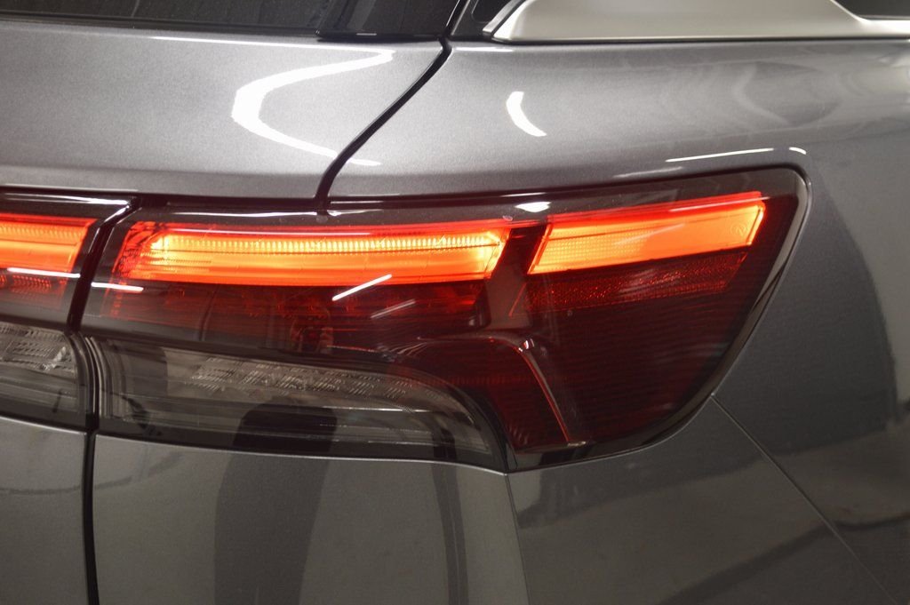 Used 2026 Gray INFINITI LUXE image 12