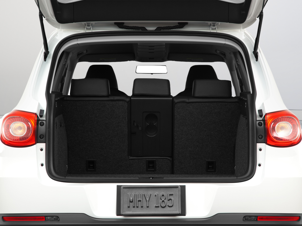 Used 2011 White Volkswagen S image 14