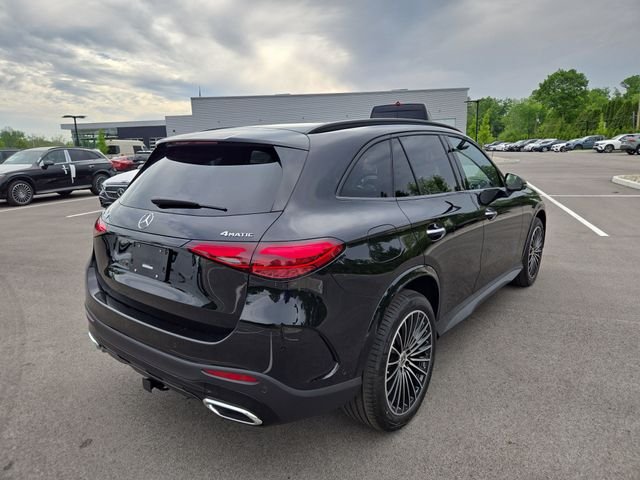 New 2026 Black Mercedes-Benz GLC300 image 3