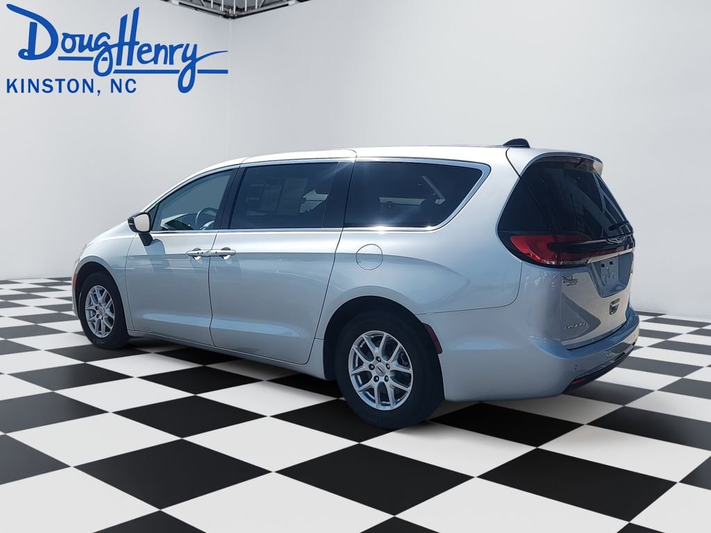 Used 2024 Silver Chrysler Touring L image 3