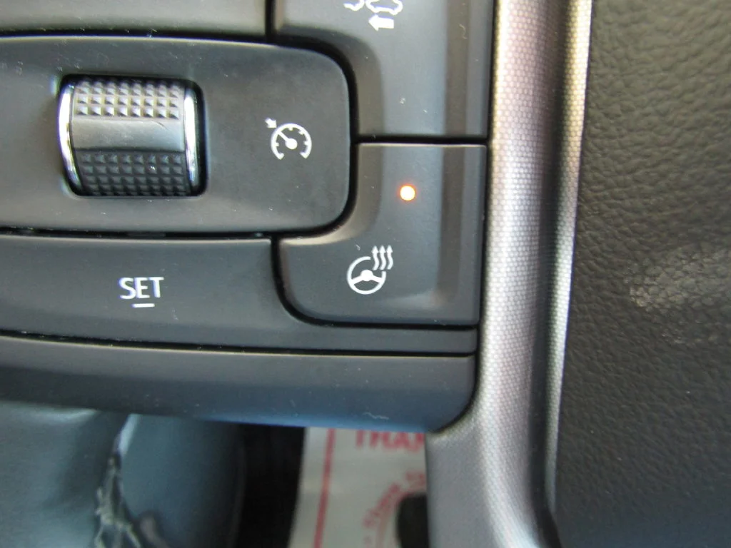 Used 2024 White GMC SLT image 17