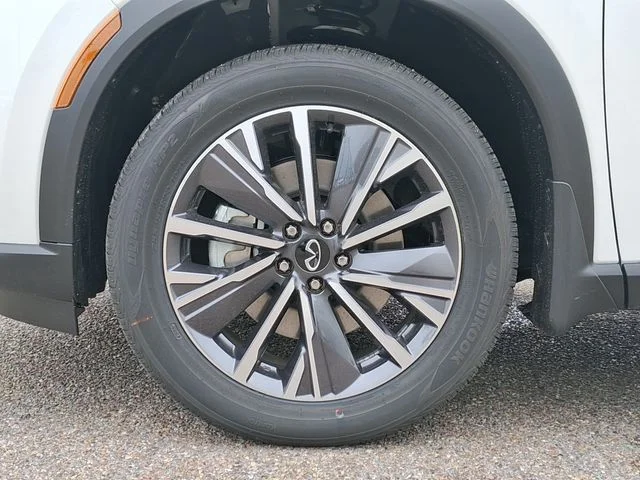New 2027 RADIANT WHITE INFINITI Luxe FWD image 27