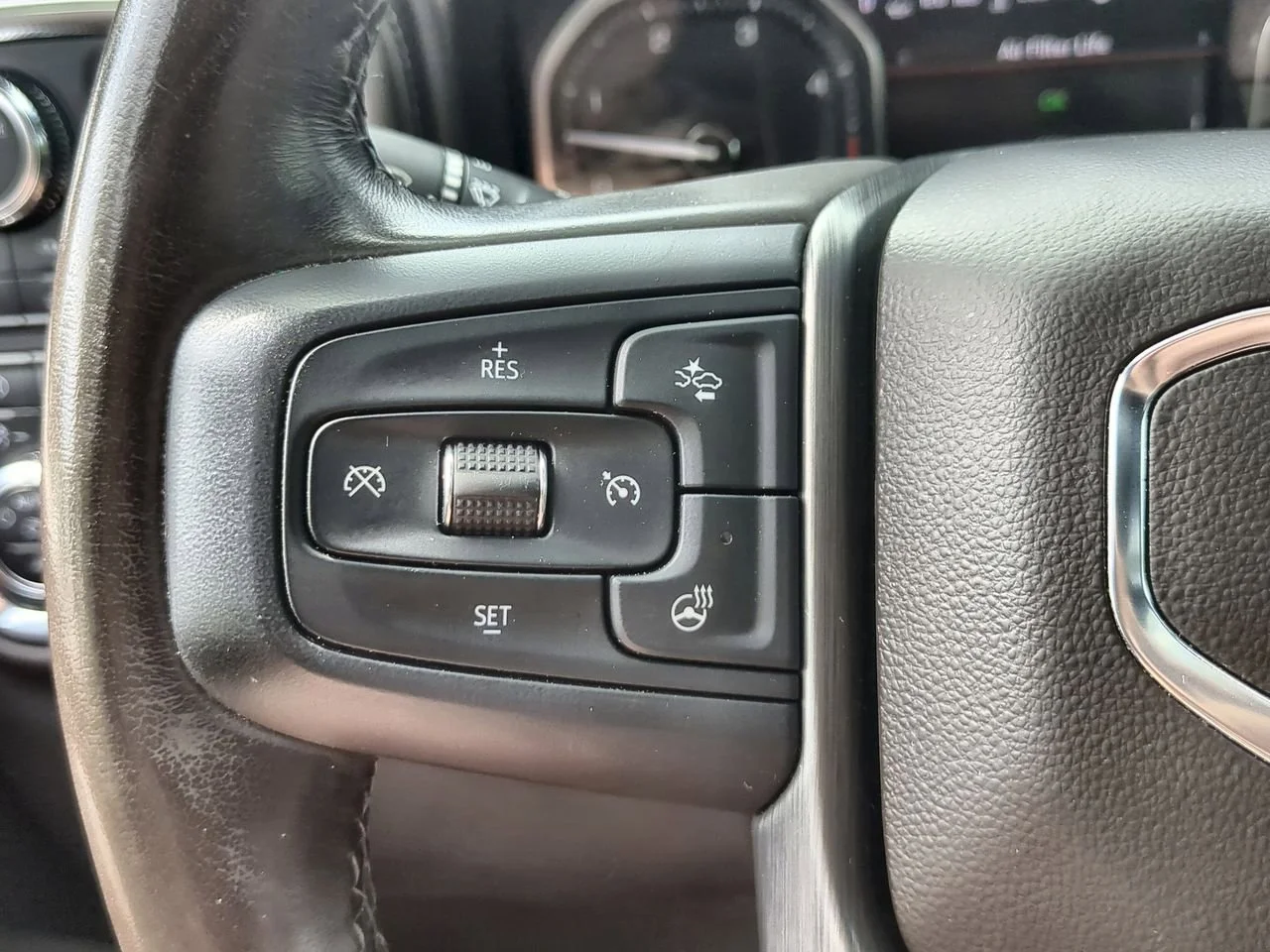 Used 2022 Summit White GMC Denali image 36