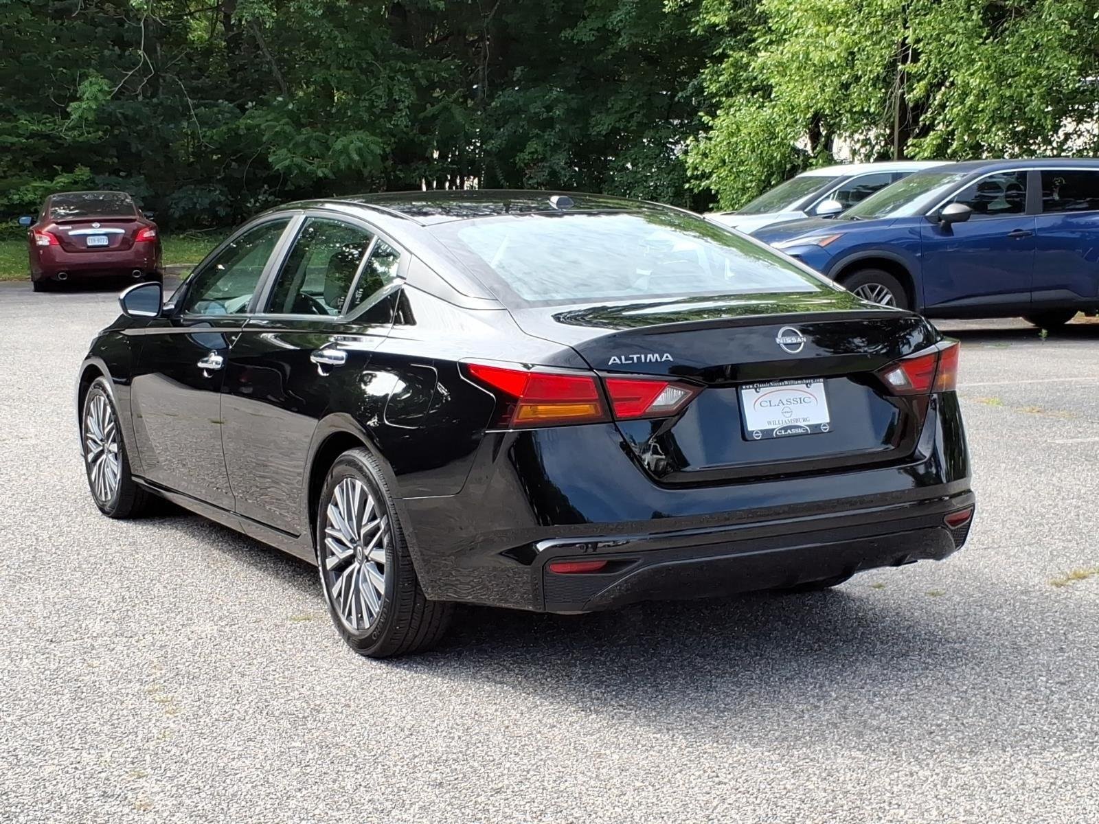 Used 2025 Super Black Nissan SV image 9