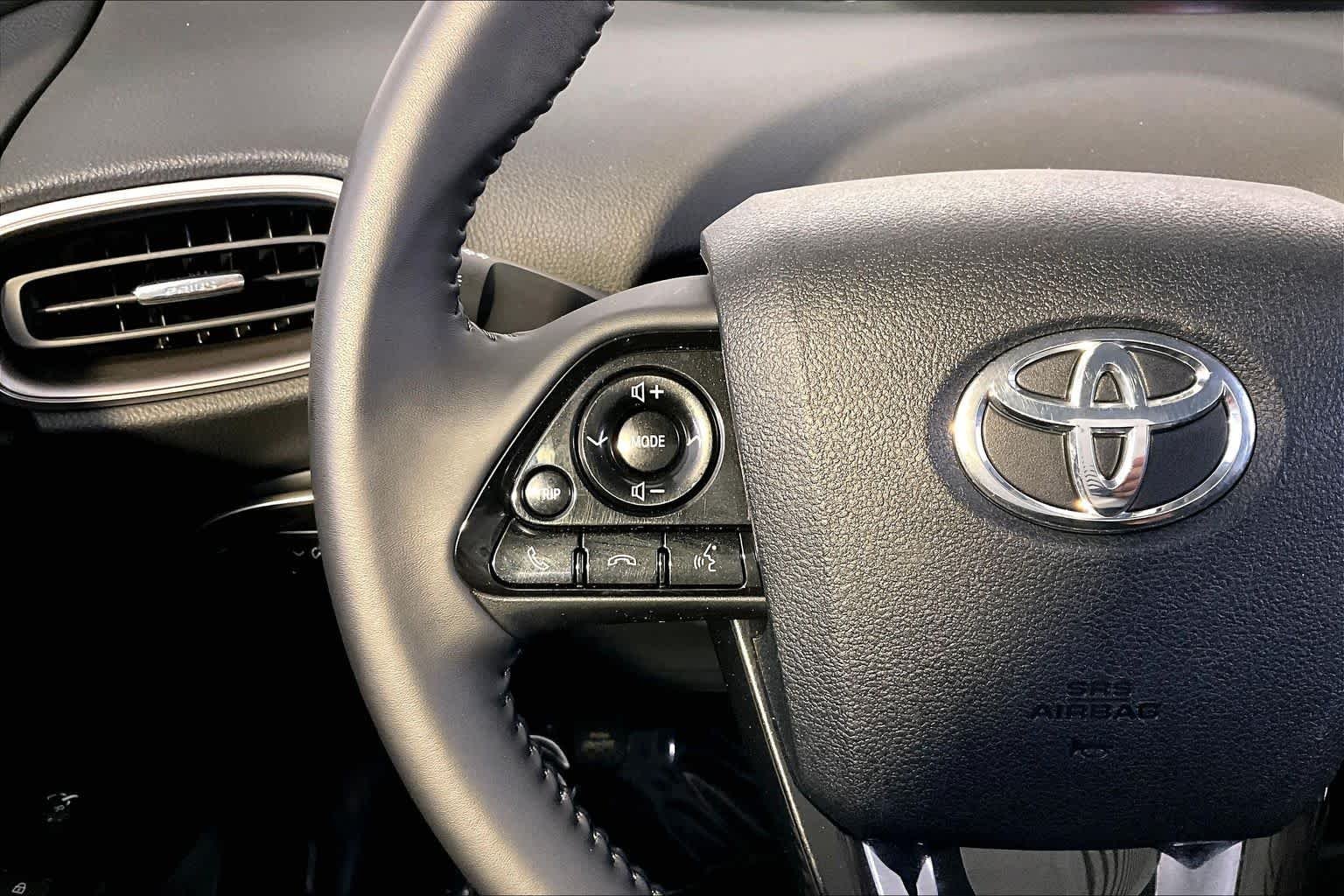 Used 2022 Wind Chill Pearl Toyota LE image 23
