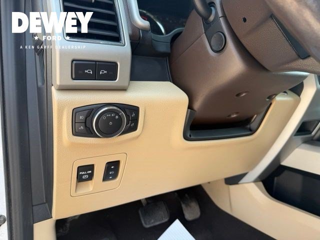 Used 2019 White Platinum Clearcoat Metallic Ford LARIAT image 9