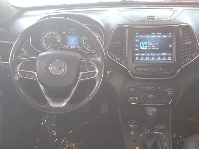 Certified Used 2021 Black Jeep Latitude Lux image 15