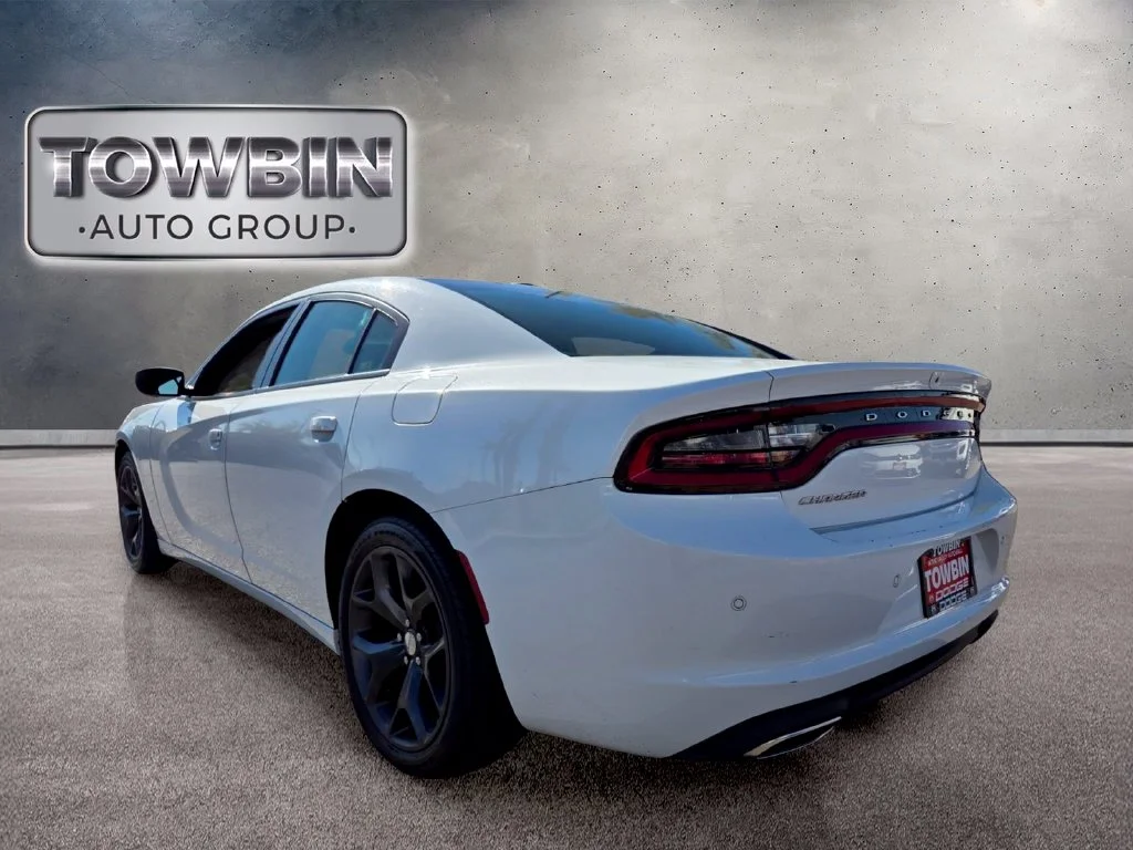 Used 2022 White Dodge SXT image 6