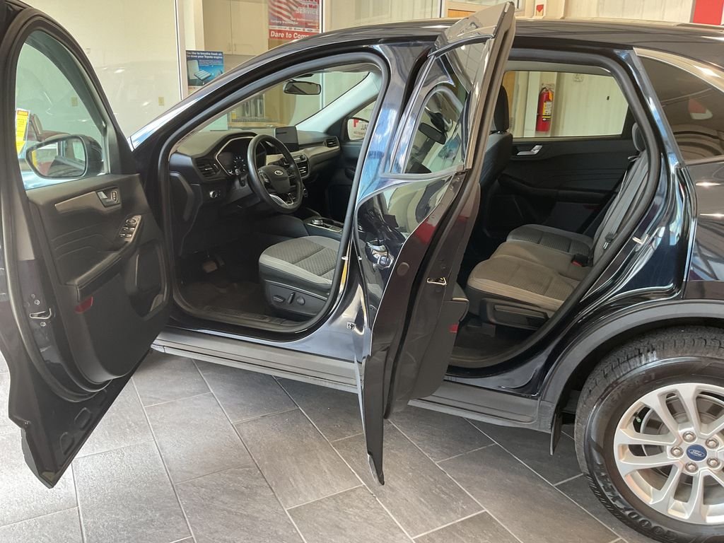 Used 2021 Blue Ford SE image 11