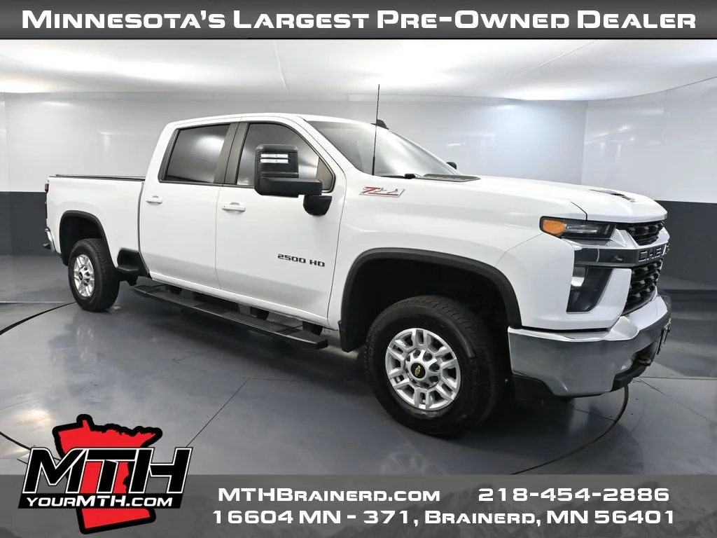 Used 2022  Chevrolet LT image 1