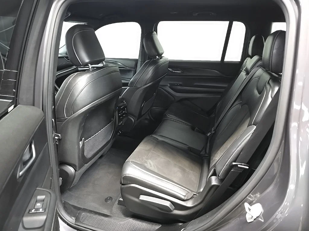 Used 2024 Gray Jeep Altitude image 30