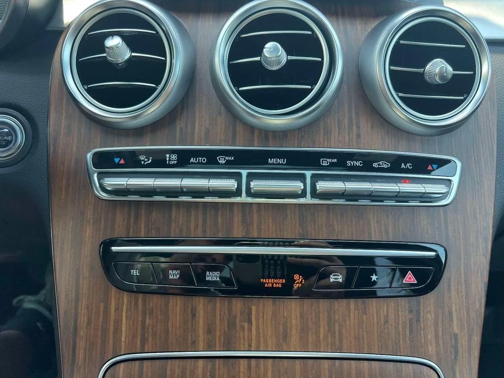 Used 2022 Graphite Gray Metallic Mercedes-Benz GLC 300 image 31