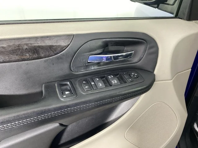 Used 2018 Blue Dodge SE image 12