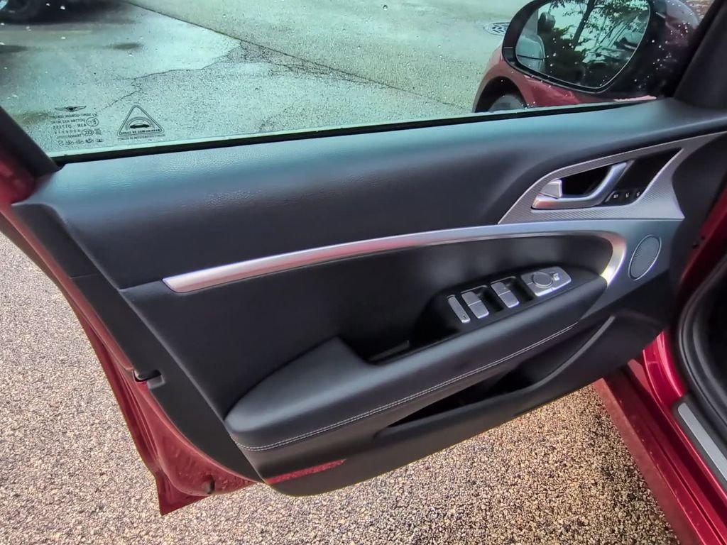 Used 2022 Red Genesis 2.0T image 9
