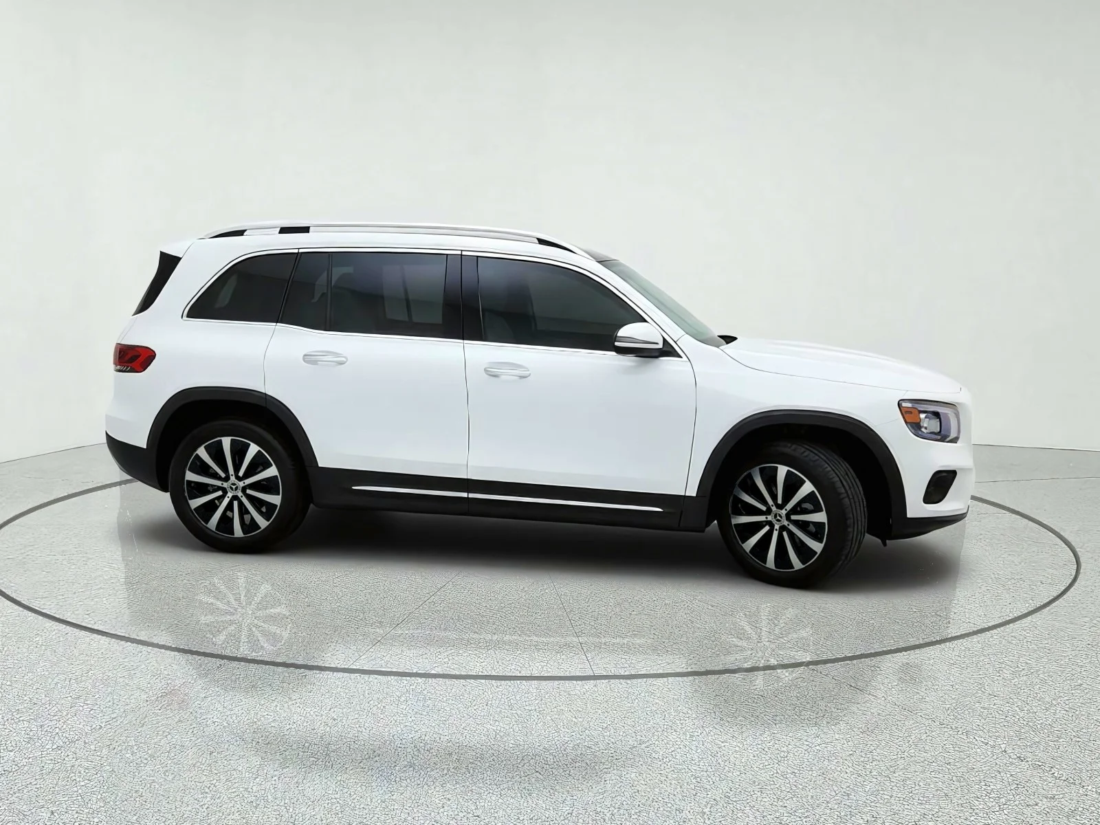 Certified Used 2023 Polar White Mercedes-Benz GLB 250 image 6