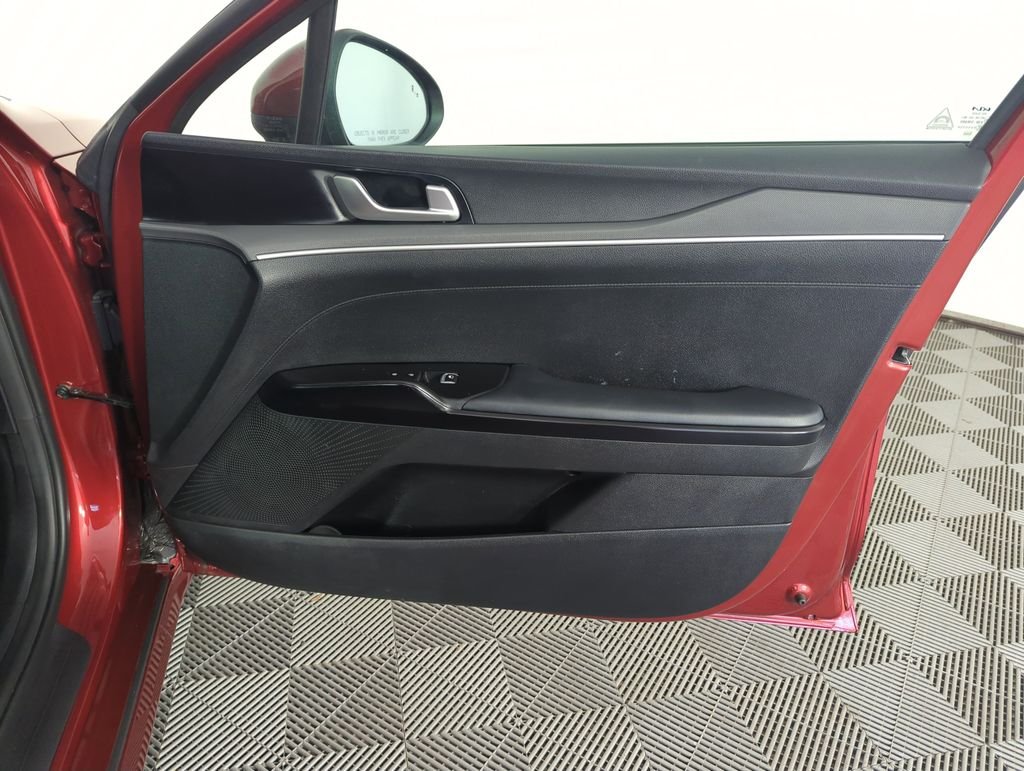 Used 2023 Red Kia LXS image 32