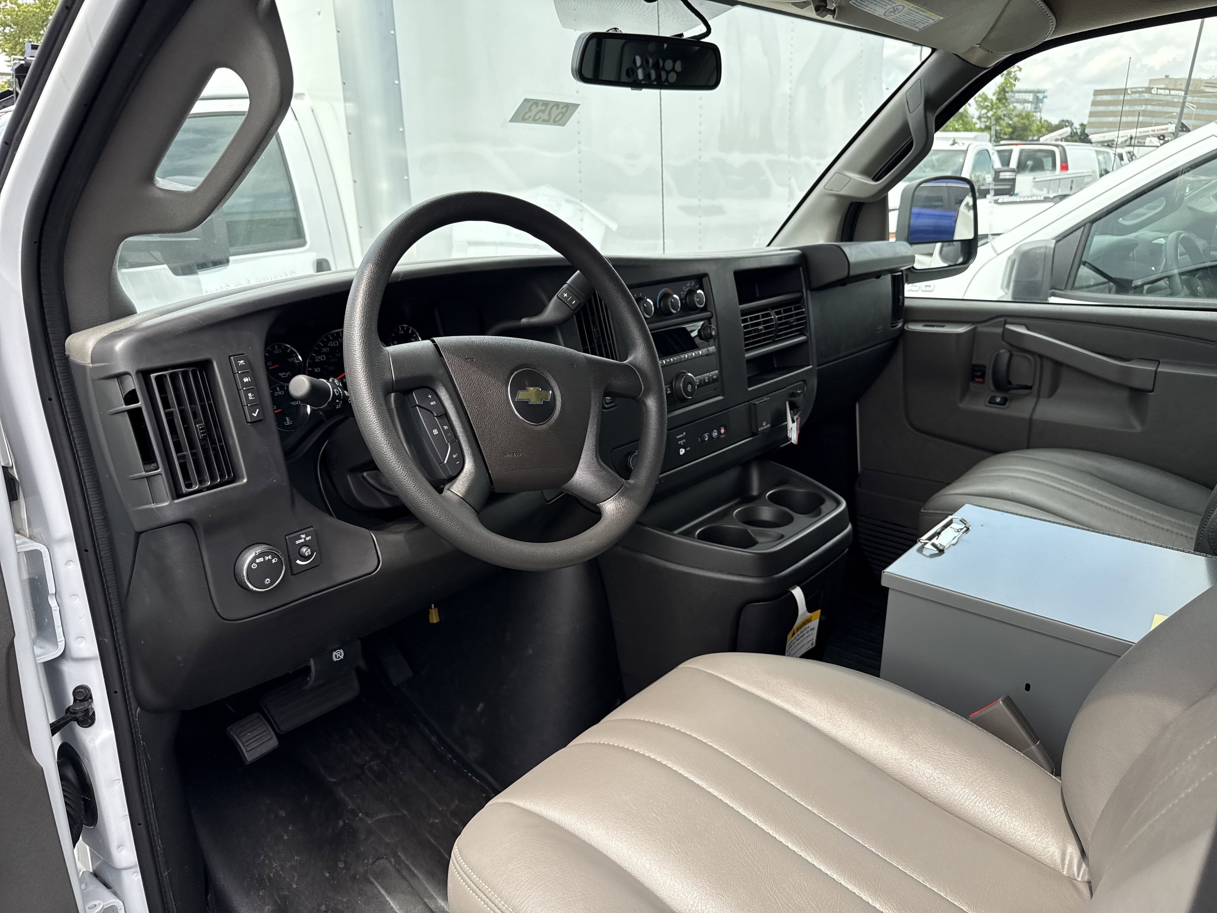 2025 Chevrolet Express Cargo Work Van - Photo 11
