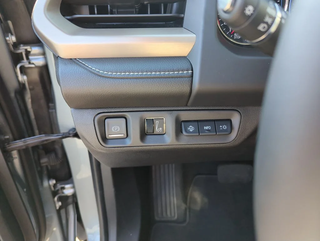 Used 2023 Silver GMC Denali image 19