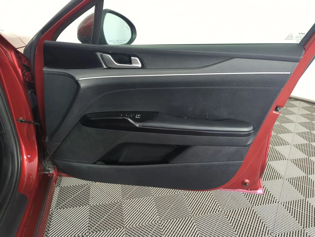Used 2023 Red Kia LXS image 32