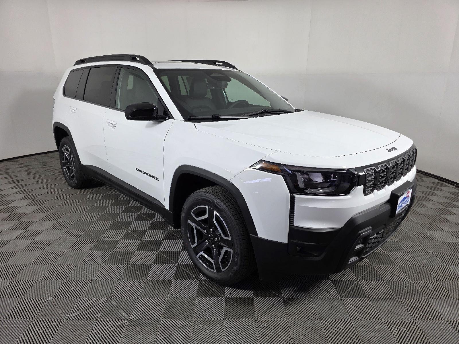 New 2026 Bright White Clear-Coat Exterior Paint Jeep Limited image 10