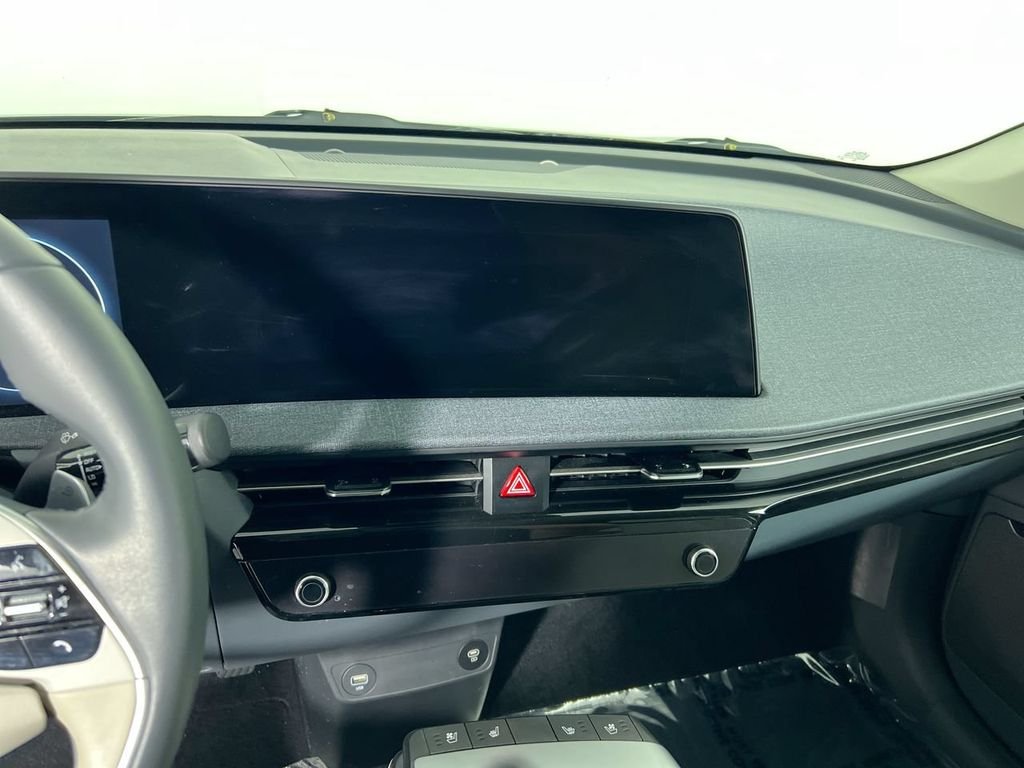 Certified Used 2024 Black Kia Wind image 19