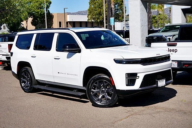 New 2026 Bright White Clear-Coat Exterior Paint Jeep Limited Altitude image 2