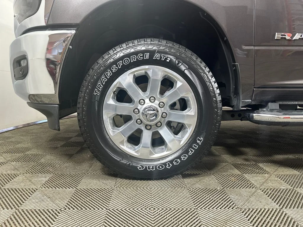New 2026 Granite Crystal Metallic Clear-Coat Exterior Paint RAM Laramie image 6