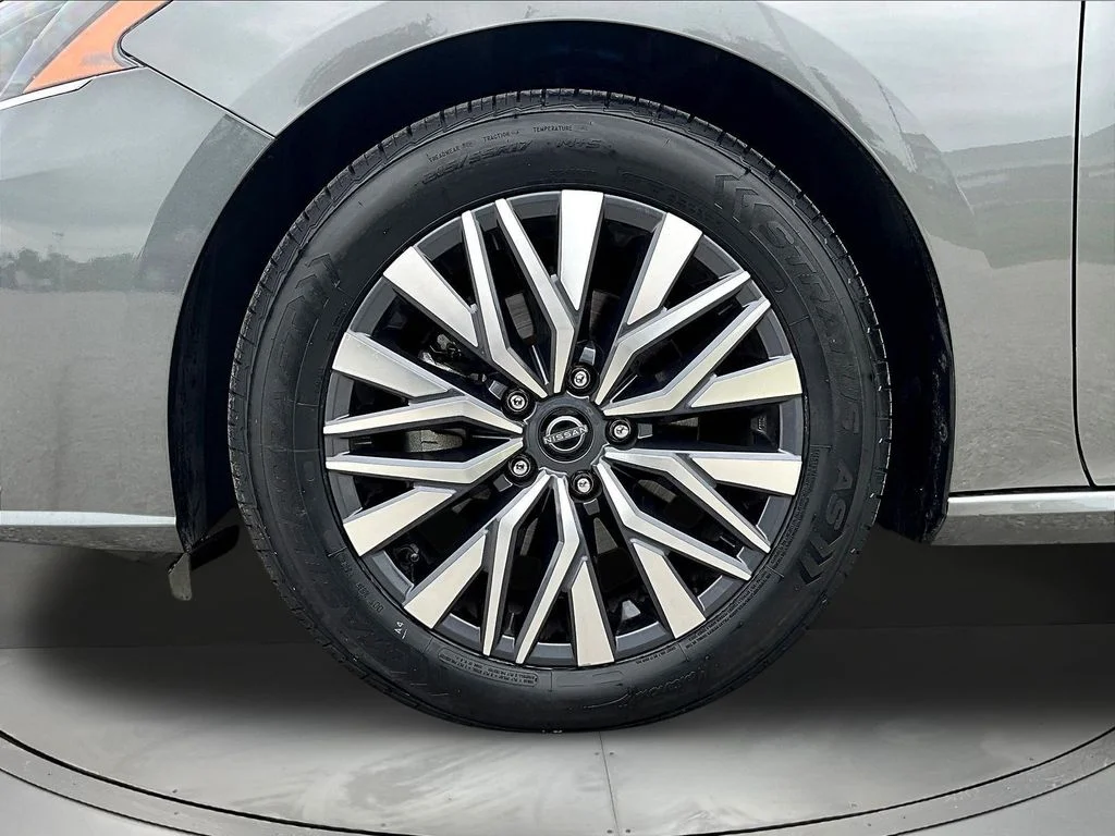 Used 2025 Gray Nissan 2.5 SV image 33