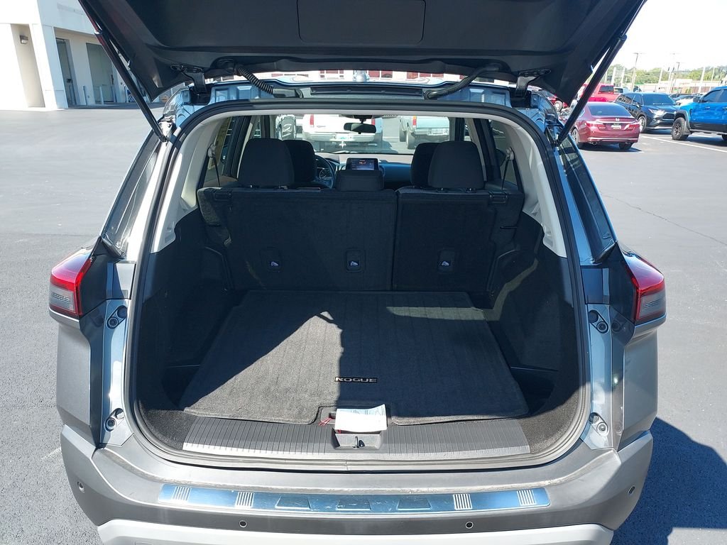 Used 2022 Gray Nissan SV image 9