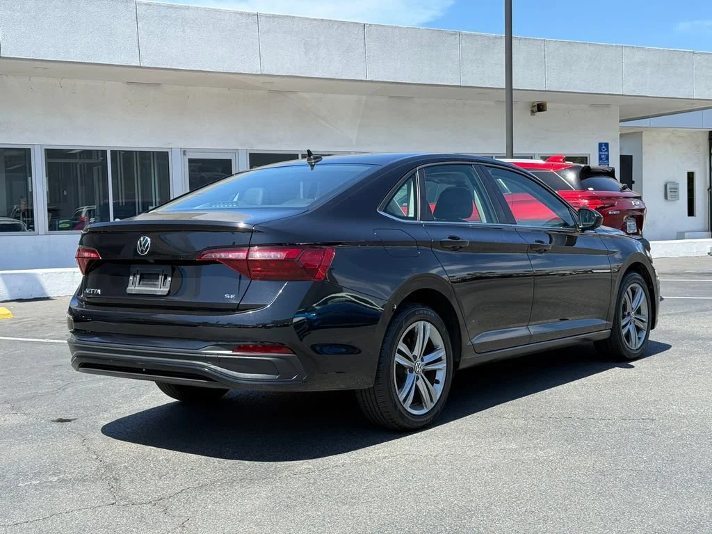 Used 2024 Black Volkswagen SE image 7