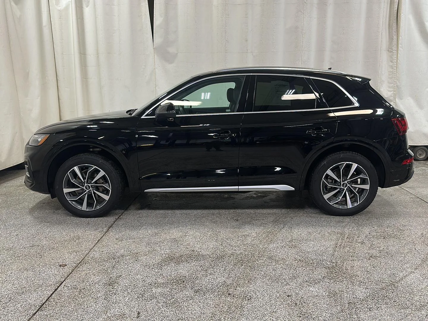 Used 2021 Audi Q5 Premium with VIN WA1AAAFY2M2072374 for sale in Waconia, Minnesota