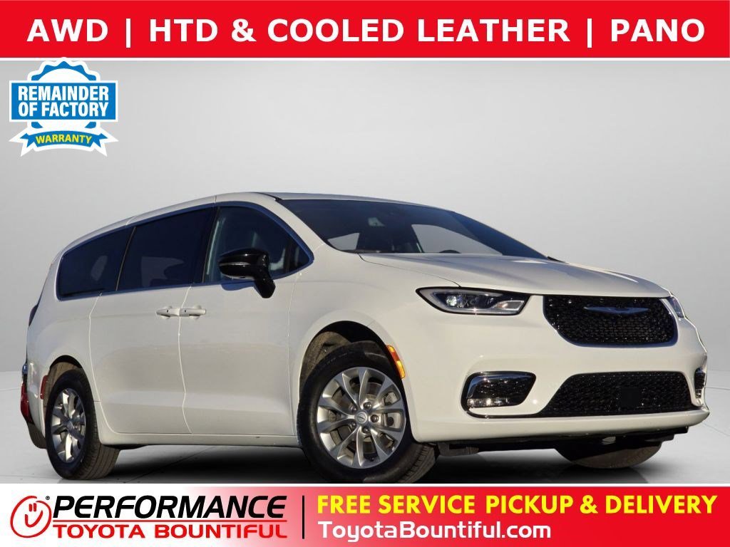 2026 Chrysler Pacifica Limited AWD's photo