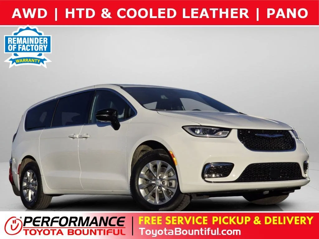 2026 Chrysler Pacifica Limited AWD's photo