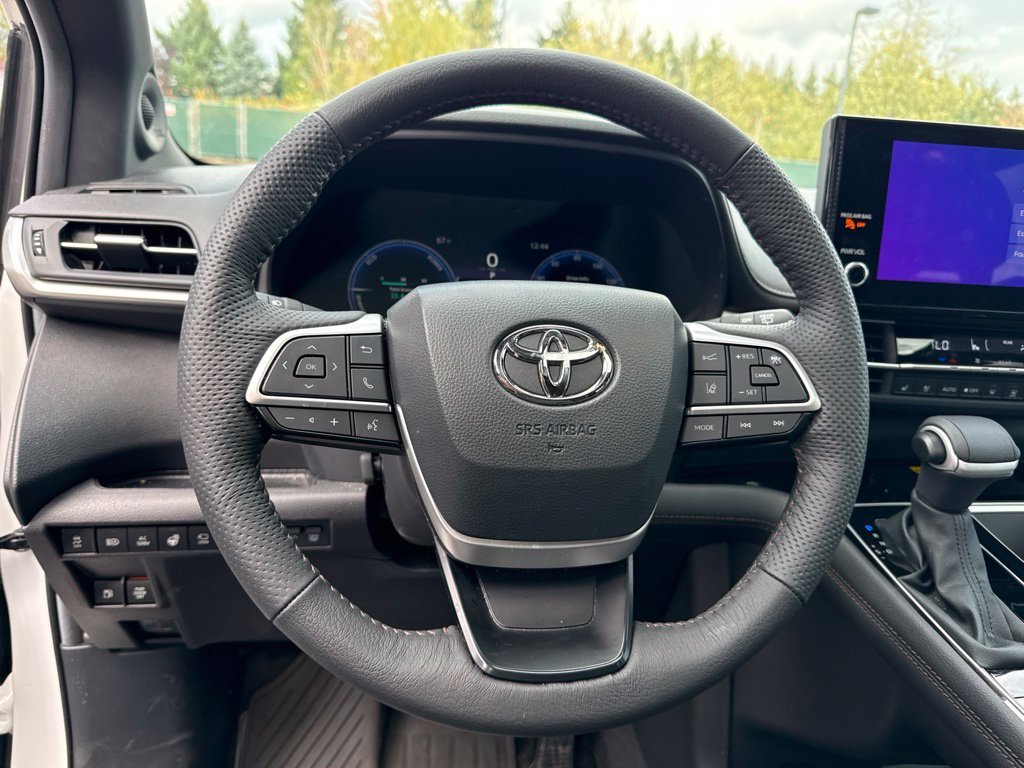 Used 2025 Wind Chill Pearl Toyota Platinum image 10
