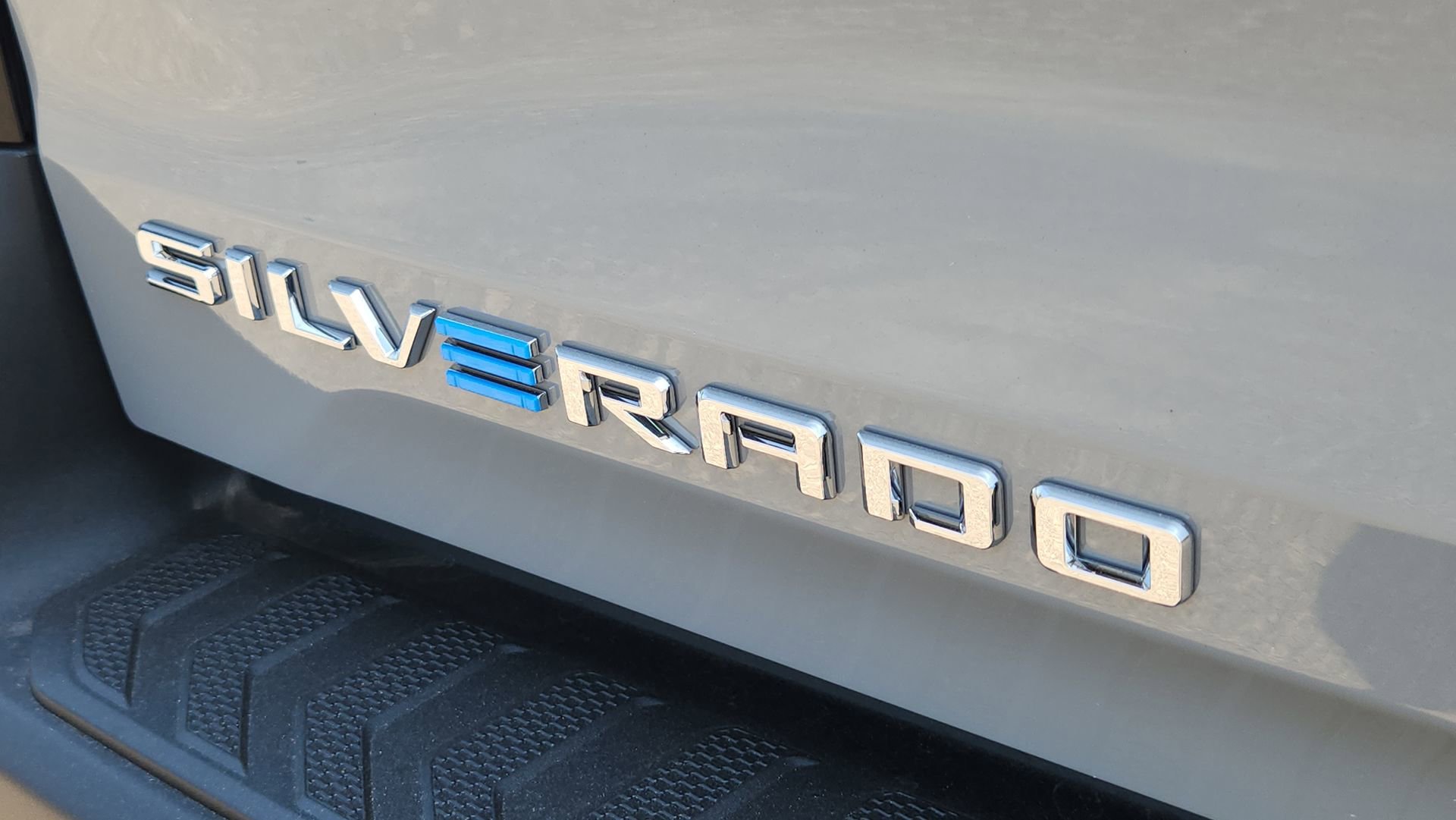 2026 Chevrolet Silverado EV LT - Photo 25