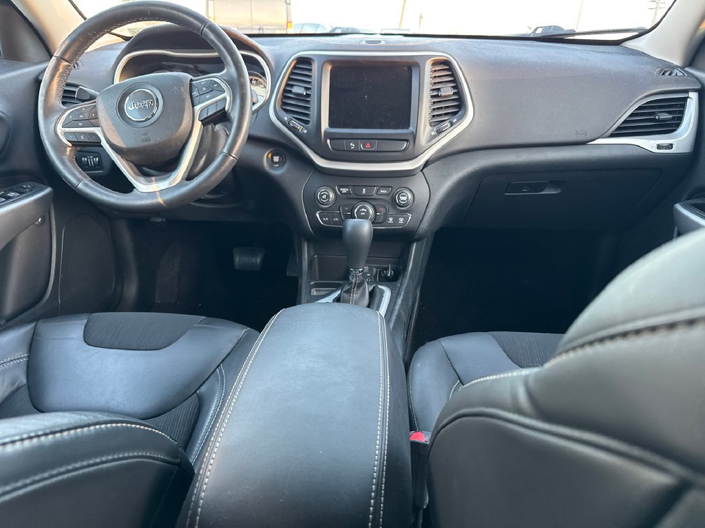 Used 2018 Crystal Metallic Jeep Latitude Plus image 6