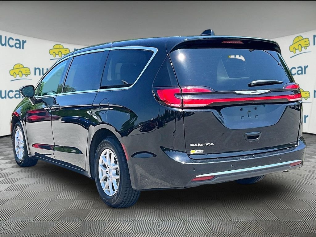 Used 2024 Black Chrysler Touring L image 4