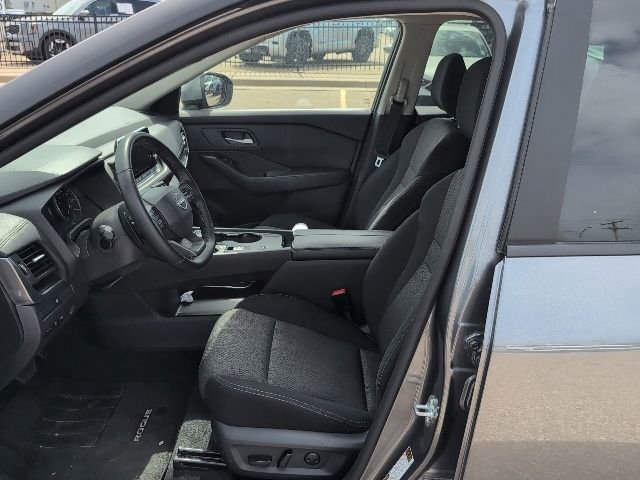 Used 2025 Gray Nissan SV image 4