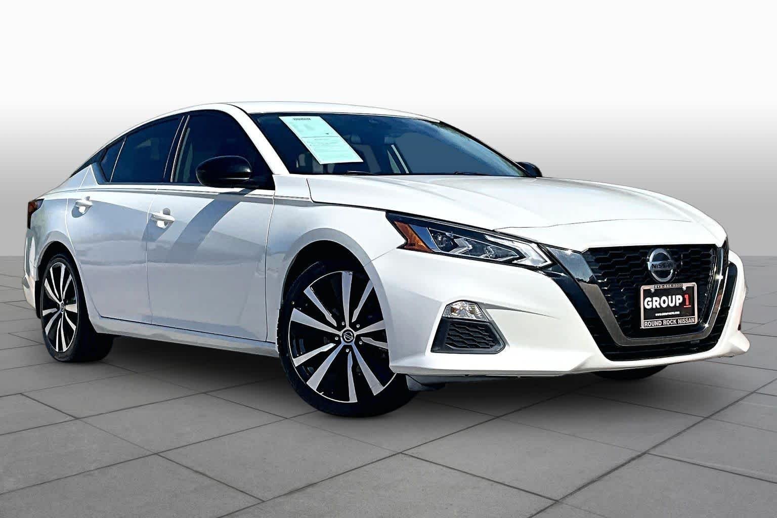 Certified Used 2022 Pearl White Tricoat Nissan 2.5 SR image 3