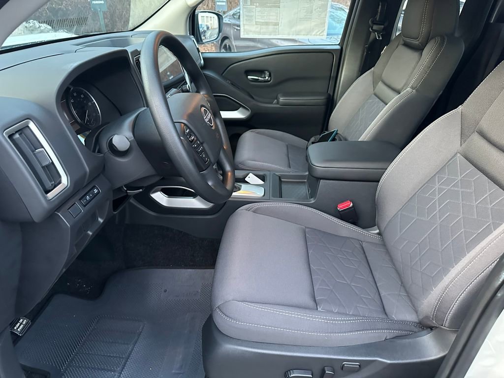 2025 Nissan Frontier SV - Photo 16