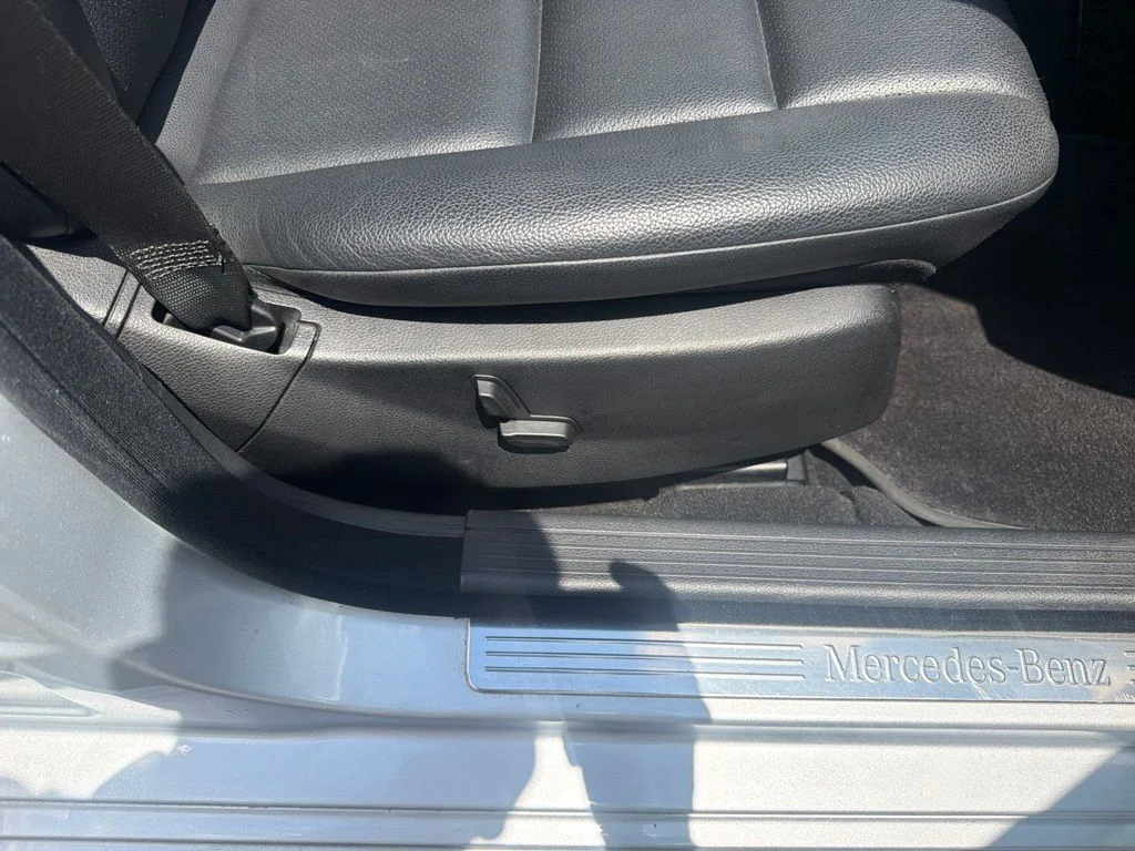 Used 2011 Silver Mercedes-Benz C 300 image 38
