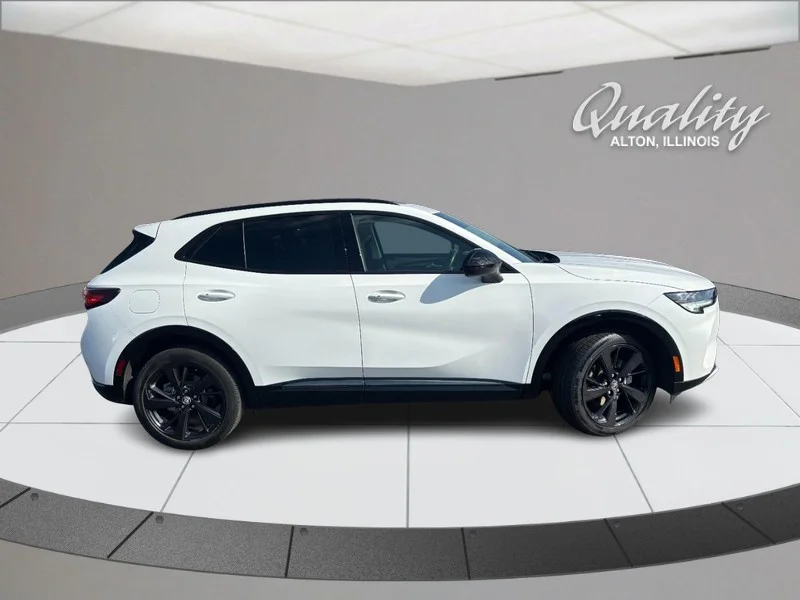 Used 2023 Summit White Buick Essence image 3