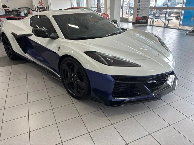 Used 2023 White Chevrolet Z06 image 1