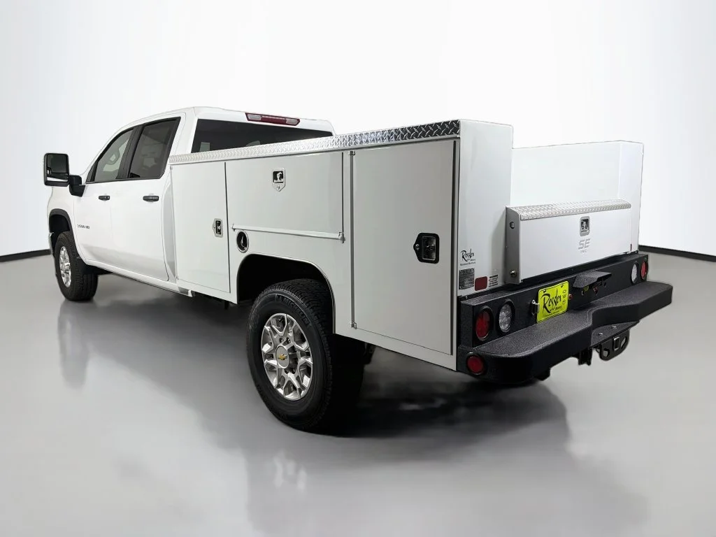 New 2026 Summit White Chevrolet WT image 7